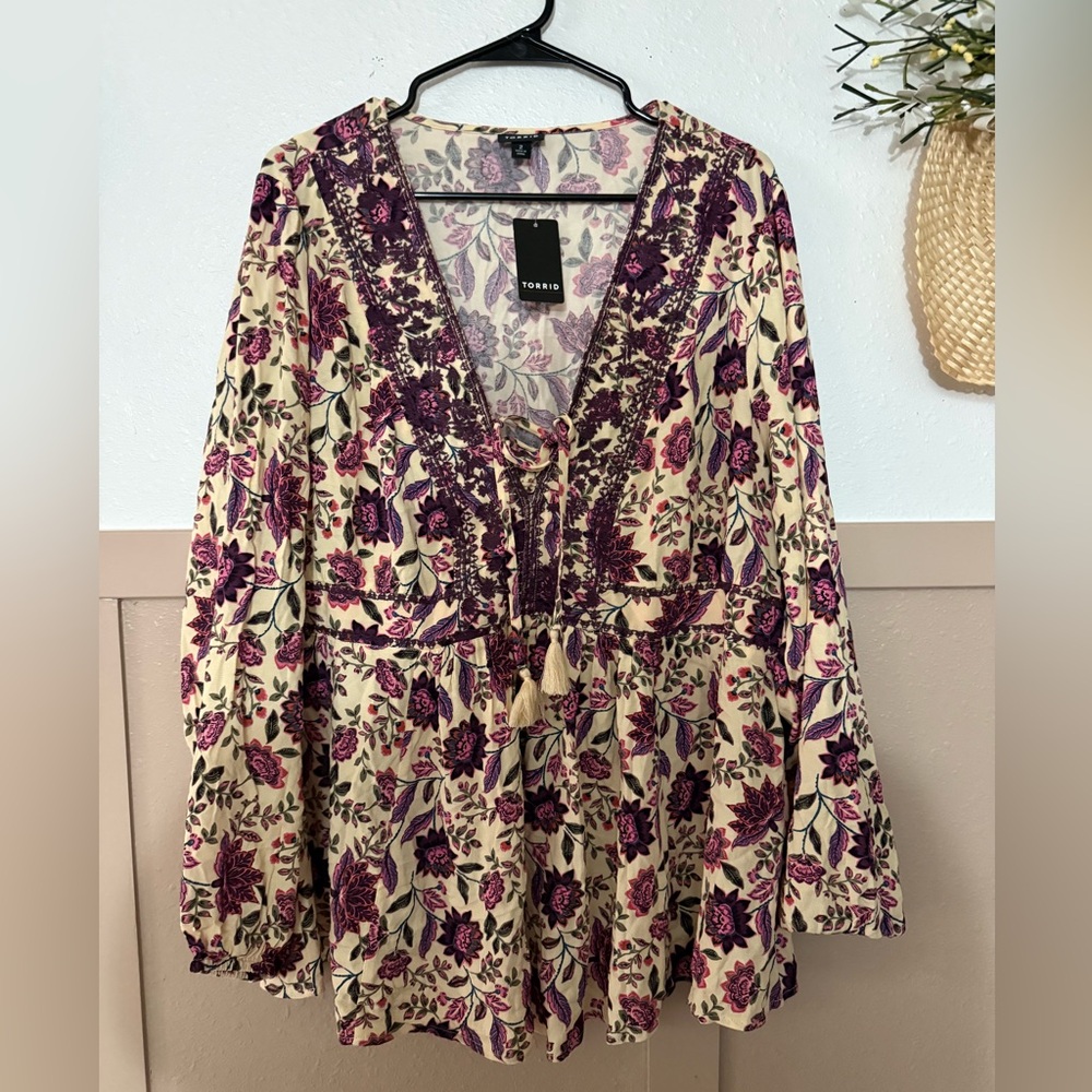 ✨NWT Torrid Babydoll Rayon Crepe Embroidered Lace-Up Top